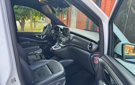 Mercedes-Benz V-Класс, 2017 год, 4 750 000 рублей, 3 фотография
