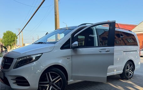 Mercedes-Benz V-Класс, 2017 год, 4 750 000 рублей, 7 фотография