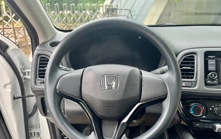 Honda Vezel, 2021 год, 1 350 000 рублей, 6 фотография