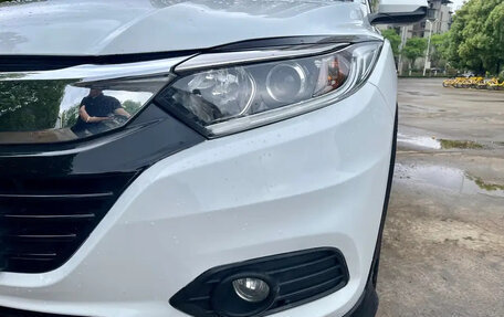 Honda Vezel, 2021 год, 1 350 000 рублей, 16 фотография