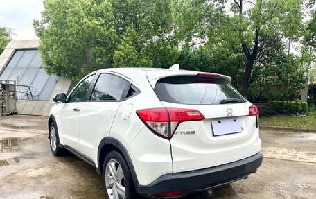 Honda Vezel, 2021 год, 1 350 000 рублей, 19 фотография