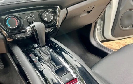 Honda Vezel, 2021 год, 1 350 000 рублей, 8 фотография