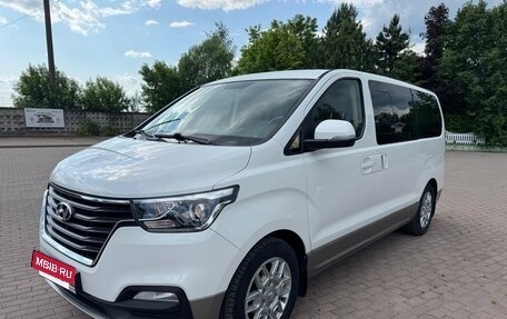 Hyundai H-1 II рестайлинг, 2020 год, 3 700 000 рублей, 2 фотография