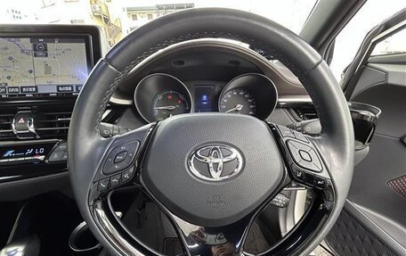 Toyota C-HR I рестайлинг, 2021 год, 1 680 000 рублей, 9 фотография