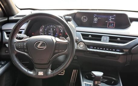 Lexus UX I, 2021 год, 2 247 000 рублей, 13 фотография