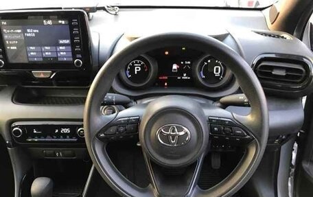 Toyota Yaris, 2021 год, 1 140 000 рублей, 4 фотография