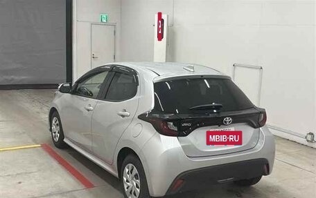 Toyota Yaris, 2021 год, 1 140 000 рублей, 3 фотография
