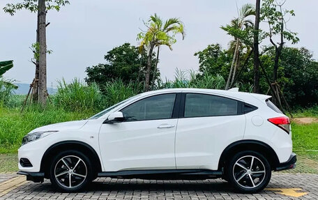 Honda Vezel, 2020 год, 1 350 000 рублей, 3 фотография