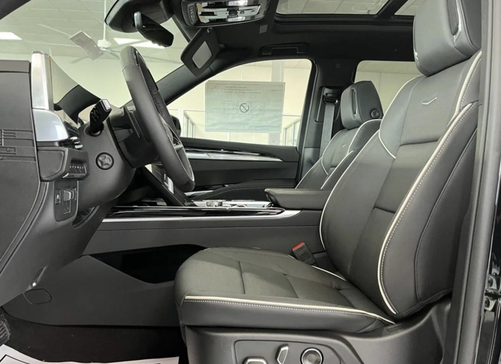 Cadillac Escalade V, 2025 год, 23 000 000 рублей, 6 фотография