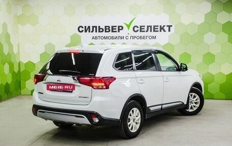 Mitsubishi Outlander III рестайлинг 3, 2019 год, 2 200 000 рублей, 2 фотография
