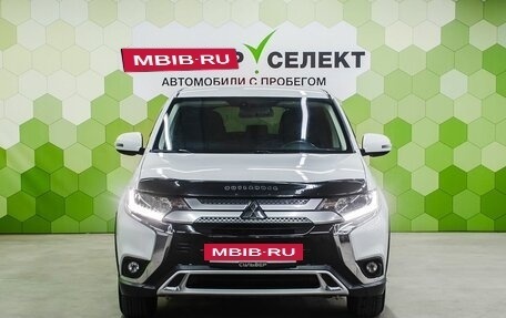 Mitsubishi Outlander III рестайлинг 3, 2019 год, 2 200 000 рублей, 3 фотография