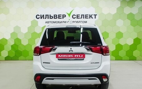 Mitsubishi Outlander III рестайлинг 3, 2019 год, 2 200 000 рублей, 4 фотография