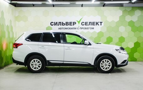 Mitsubishi Outlander III рестайлинг 3, 2019 год, 2 200 000 рублей, 8 фотография