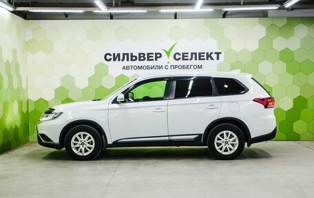 Mitsubishi Outlander III рестайлинг 3, 2019 год, 2 200 000 рублей, 7 фотография