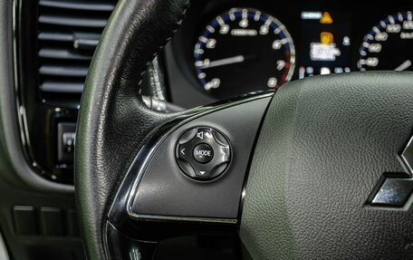 Mitsubishi Outlander III рестайлинг 3, 2019 год, 2 200 000 рублей, 17 фотография