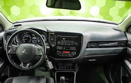 Mitsubishi Outlander III рестайлинг 3, 2019 год, 2 200 000 рублей, 14 фотография