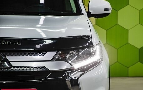 Mitsubishi Outlander III рестайлинг 3, 2019 год, 2 200 000 рублей, 10 фотография