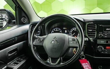 Mitsubishi Outlander III рестайлинг 3, 2019 год, 2 200 000 рублей, 15 фотография