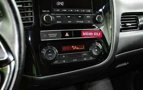 Mitsubishi Outlander III рестайлинг 3, 2019 год, 2 200 000 рублей, 20 фотография