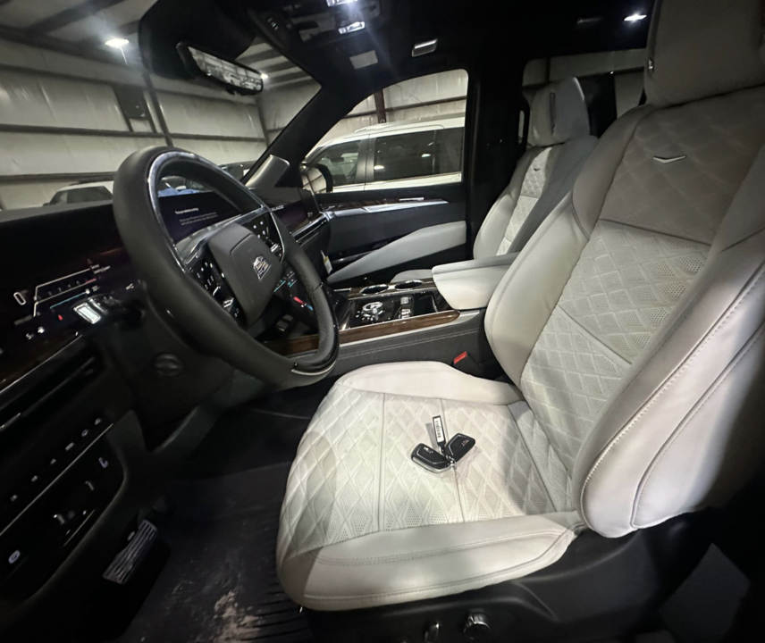Cadillac Escalade V, 2024 год, 23 000 000 рублей, 9 фотография