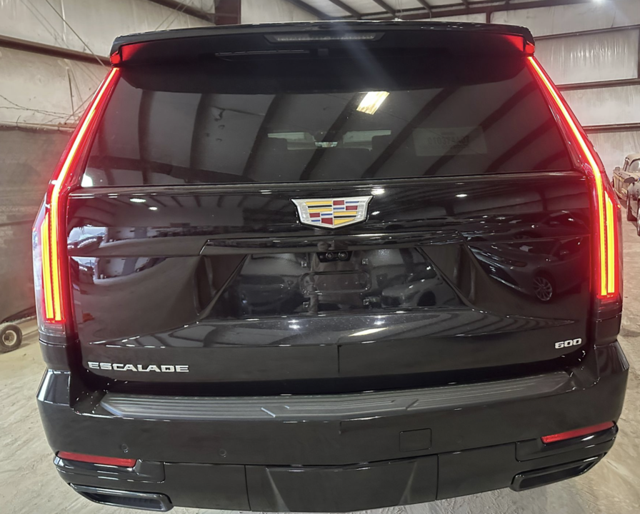 Cadillac Escalade V, 2024 год, 23 000 000 рублей, 10 фотография