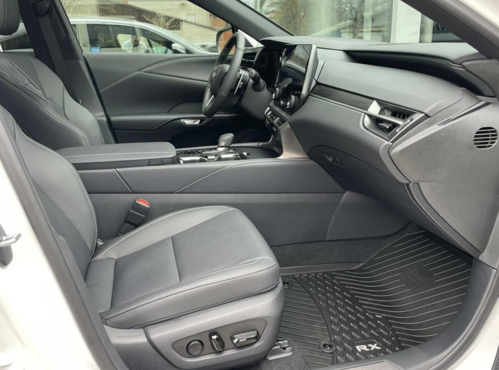 Lexus RX IV рестайлинг, 2024 год, 9 800 000 рублей, 11 фотография