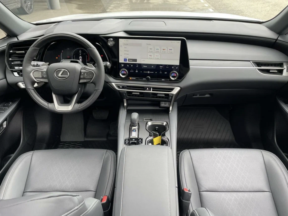 Lexus RX IV рестайлинг, 2024 год, 9 800 000 рублей, 8 фотография