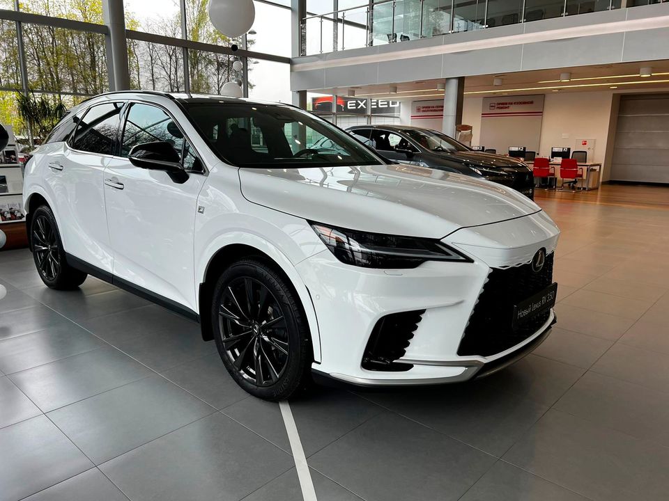 Lexus RX IV рестайлинг, 2024 год, 9 800 000 рублей, 1 фотография