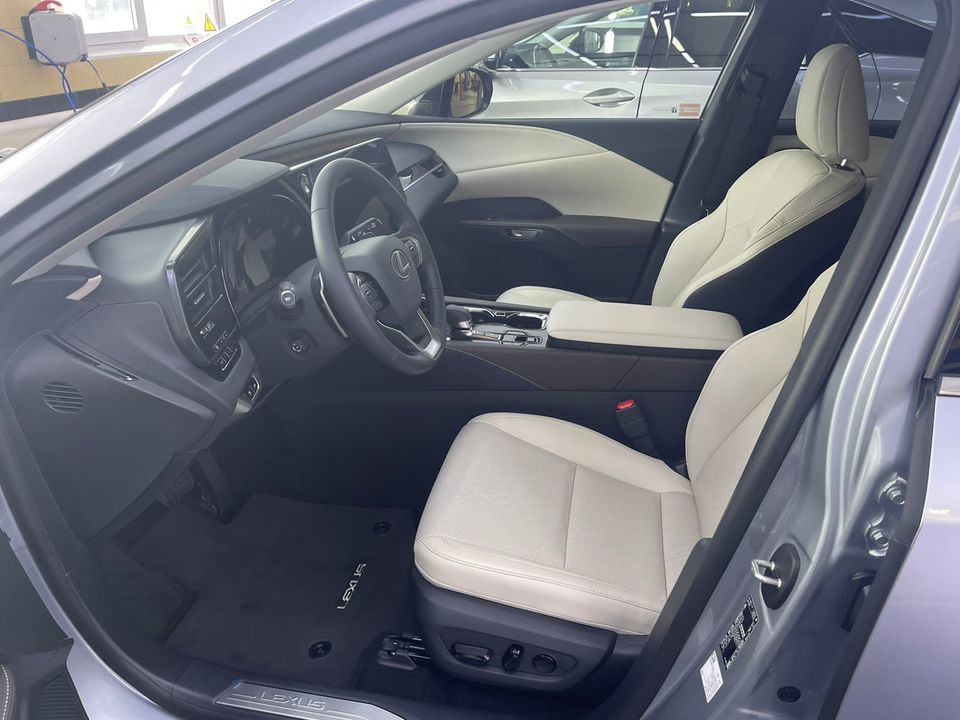 Lexus RX IV рестайлинг, 2024 год, 9 800 000 рублей, 6 фотография