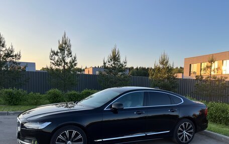 Volvo S90 II рестайлинг, 2021 год, 3 850 000 рублей, 2 фотография