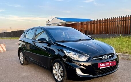 Hyundai Solaris II рестайлинг, 2011 год, 945 000 рублей, 3 фотография