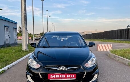 Hyundai Solaris II рестайлинг, 2011 год, 945 000 рублей, 2 фотография