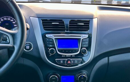 Hyundai Solaris II рестайлинг, 2011 год, 945 000 рублей, 14 фотография