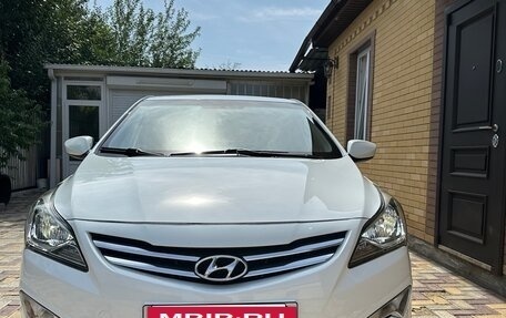Hyundai Solaris II рестайлинг, 2015 год, 980 000 рублей, 1 фотография