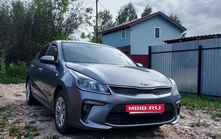KIA Rio IV, 2017 год, 1 000 000 рублей, 2 фотография
