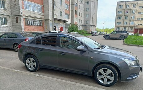 Chevrolet Cruze II, 2010 год, 585 000 рублей, 4 фотография