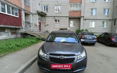 Chevrolet Cruze II, 2010 год, 585 000 рублей, 2 фотография