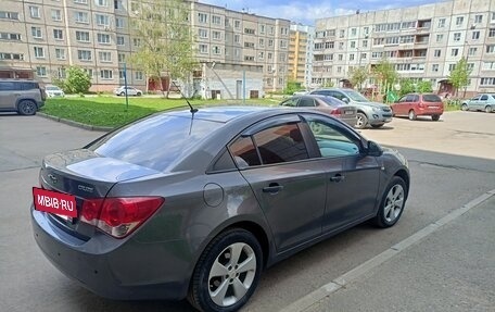 Chevrolet Cruze II, 2010 год, 585 000 рублей, 5 фотография
