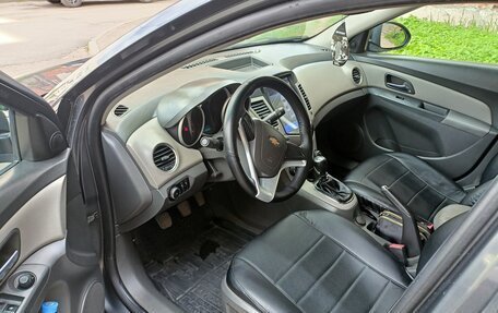Chevrolet Cruze II, 2010 год, 585 000 рублей, 9 фотография