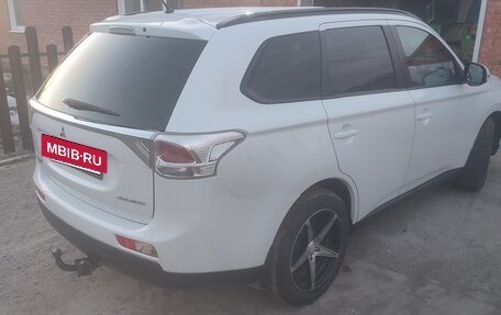 Mitsubishi Outlander III рестайлинг 3, 2014 год, 1 500 000 рублей, 3 фотография