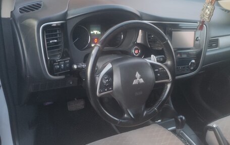 Mitsubishi Outlander III рестайлинг 3, 2014 год, 1 500 000 рублей, 6 фотография