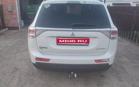 Mitsubishi Outlander III рестайлинг 3, 2014 год, 1 500 000 рублей, 4 фотография