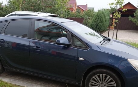 Opel Astra J, 2011 год, 630 000 рублей, 3 фотография
