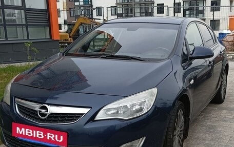 Opel Astra J, 2011 год, 630 000 рублей, 2 фотография