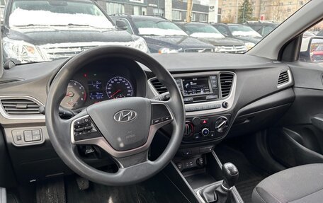 Hyundai Solaris II рестайлинг, 2017 год, 865 000 рублей, 13 фотография