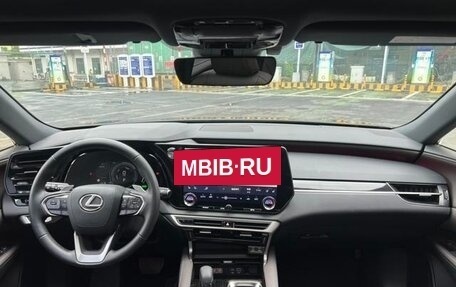 Lexus RX IV рестайлинг, 2024 год, 6 100 000 рублей, 7 фотография