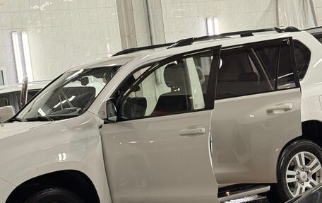 Toyota Land Cruiser Prado 150 рестайлинг 2, 2011 год, 2 700 000 рублей, 2 фотография