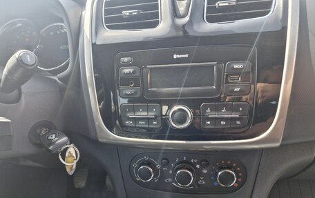 Renault Logan II, 2018 год, 950 000 рублей, 36 фотография