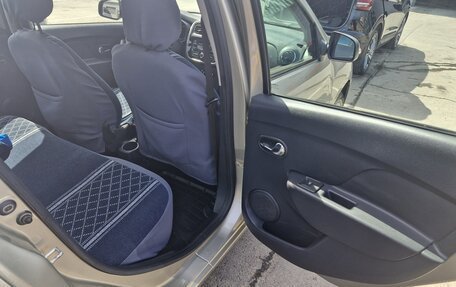 Renault Logan II, 2018 год, 950 000 рублей, 29 фотография