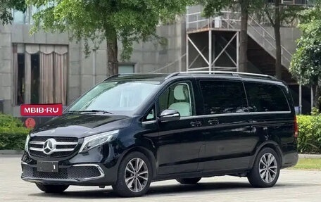 Mercedes-Benz V-Класс, 2022 год, 3 990 000 рублей, 1 фотография